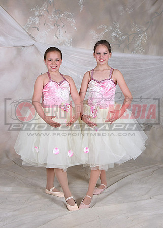 5x7_Olivia&friend_DP